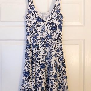 Cute floral dress!